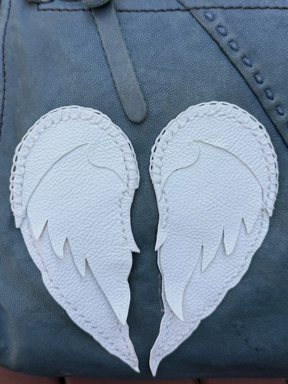 Lucky Brand Abbey Road “Memory” Crossbody Messenger Bag with Angel Wing Appliqué - Picture 5 of 7